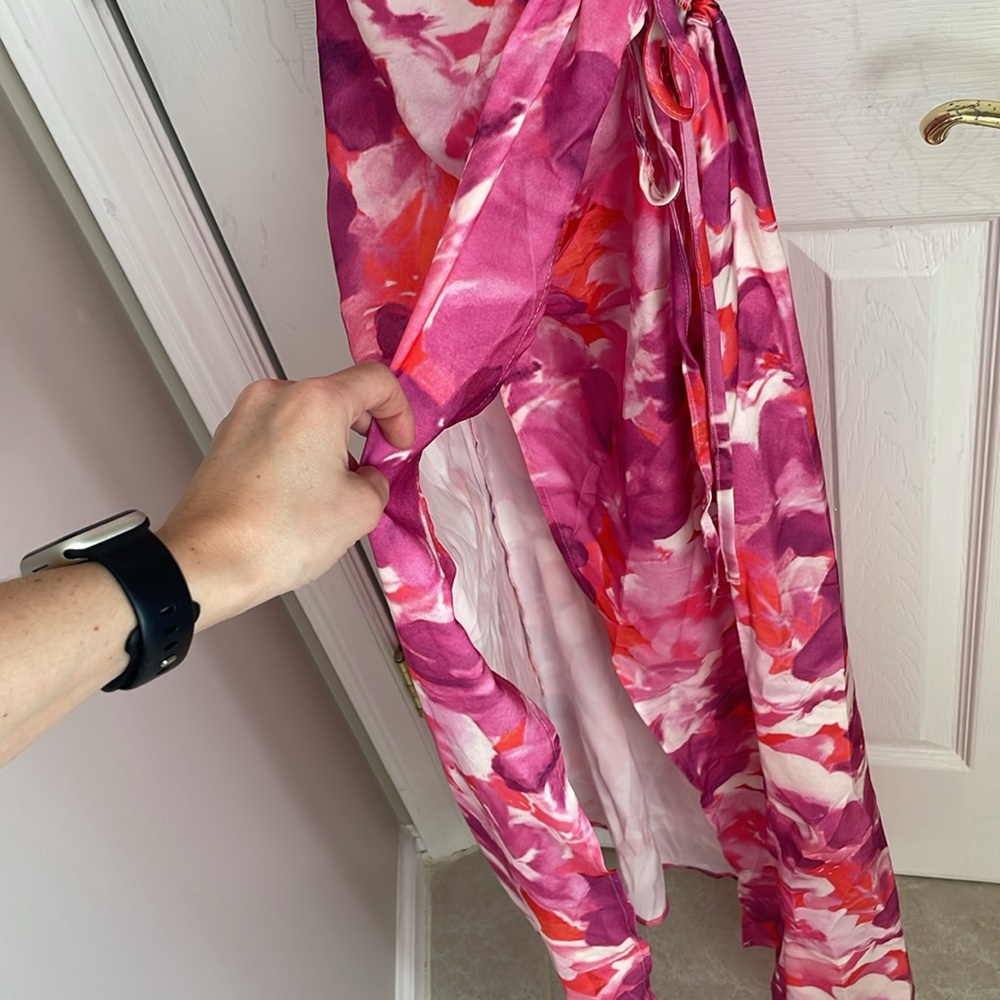 Dress - Picture 4 of 9